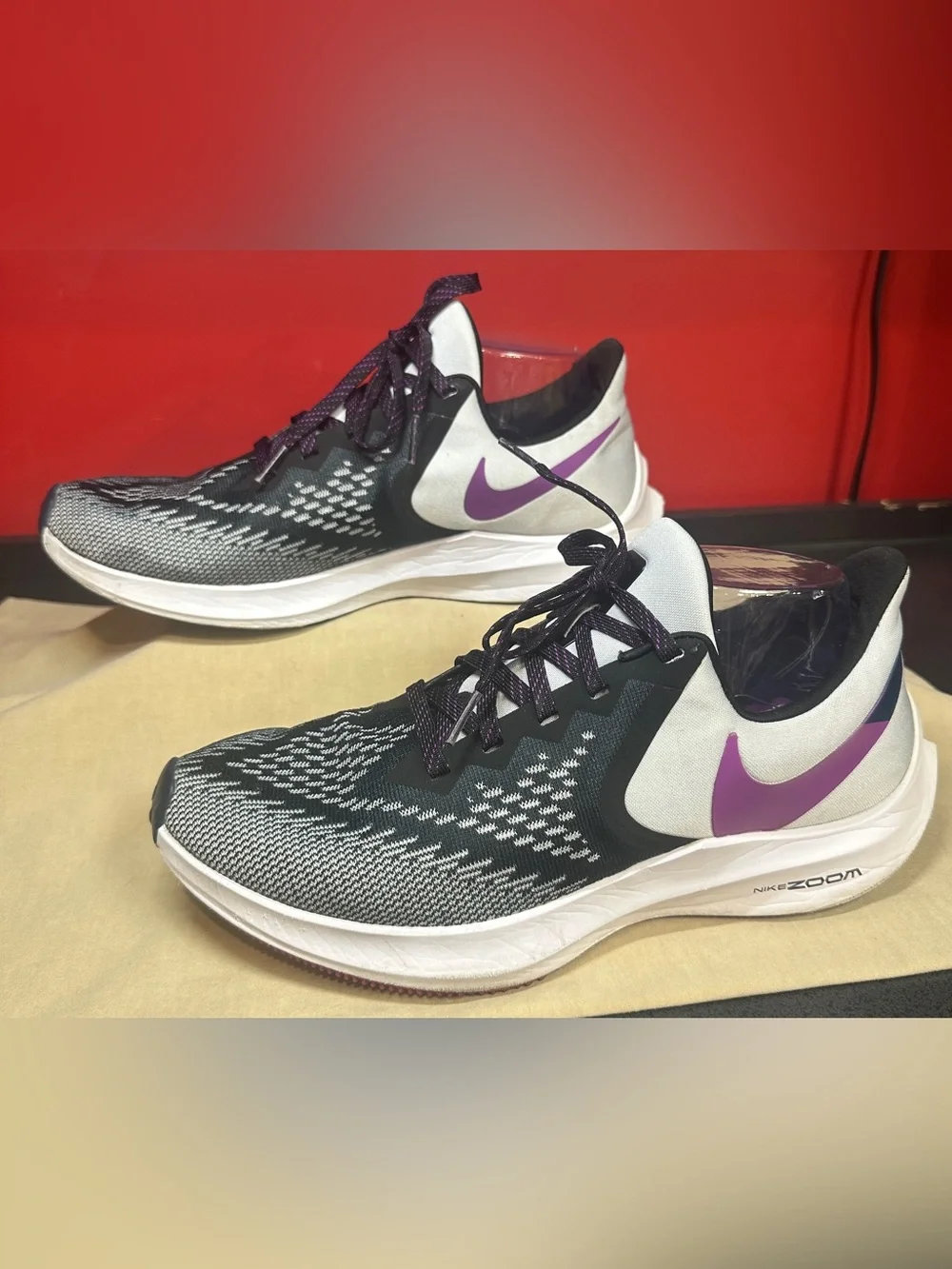 Nike Zoom Winflo 6 Black, White, & Purple Running Shoes Women’s Size 10